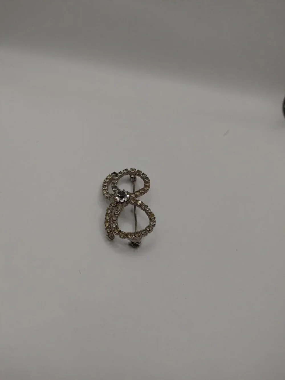 VTG BROOCH/PIN  Silver -Tone Bow CLEAR Rhinestones